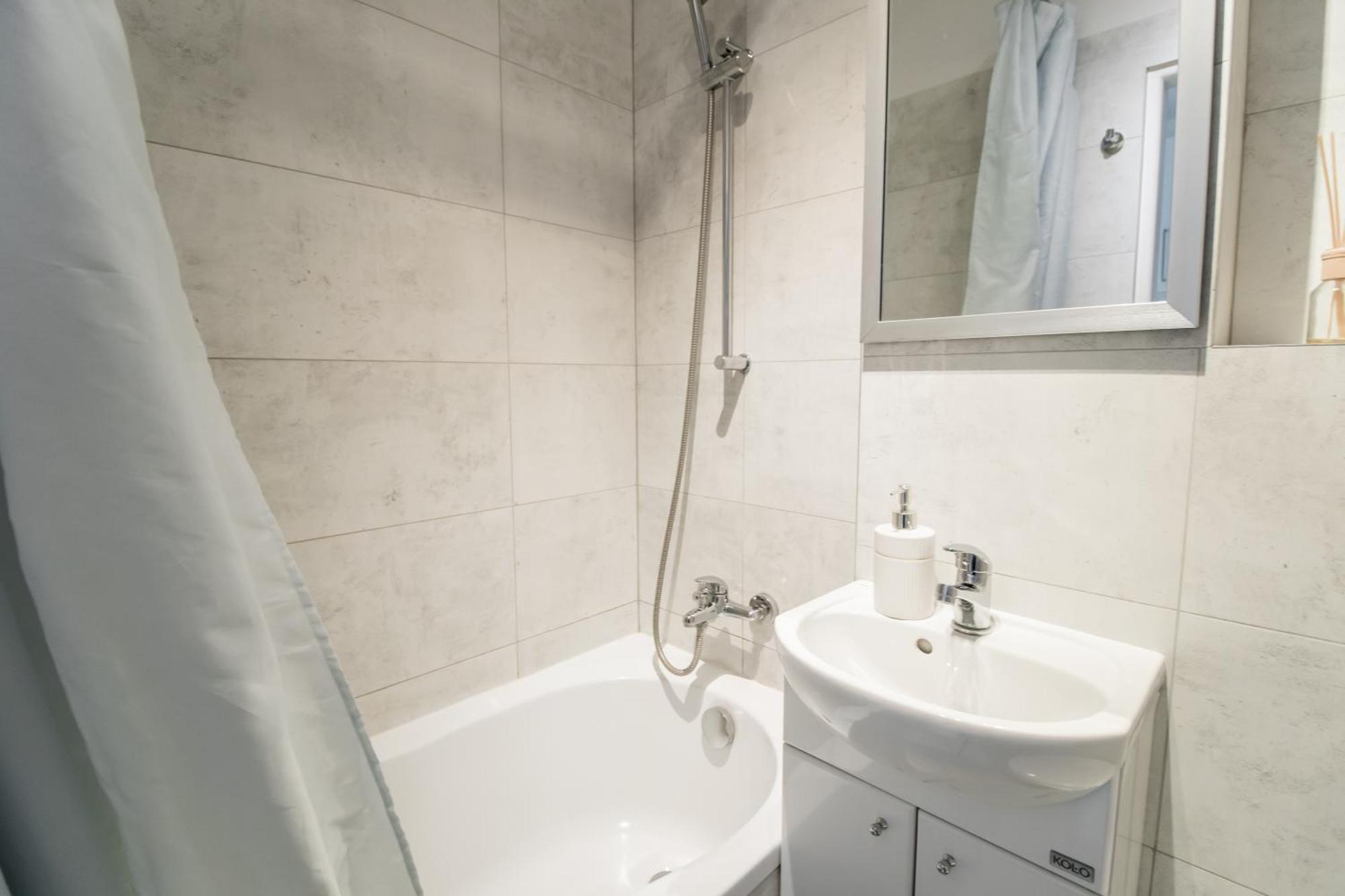 Piotrapartments - Bruna Green City Apartment Varşovia Exterior foto